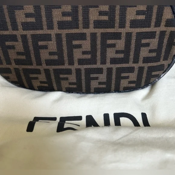 FENDI Vanity Vintage bag zucca 🤎EUC8 - Picture 11 of 16